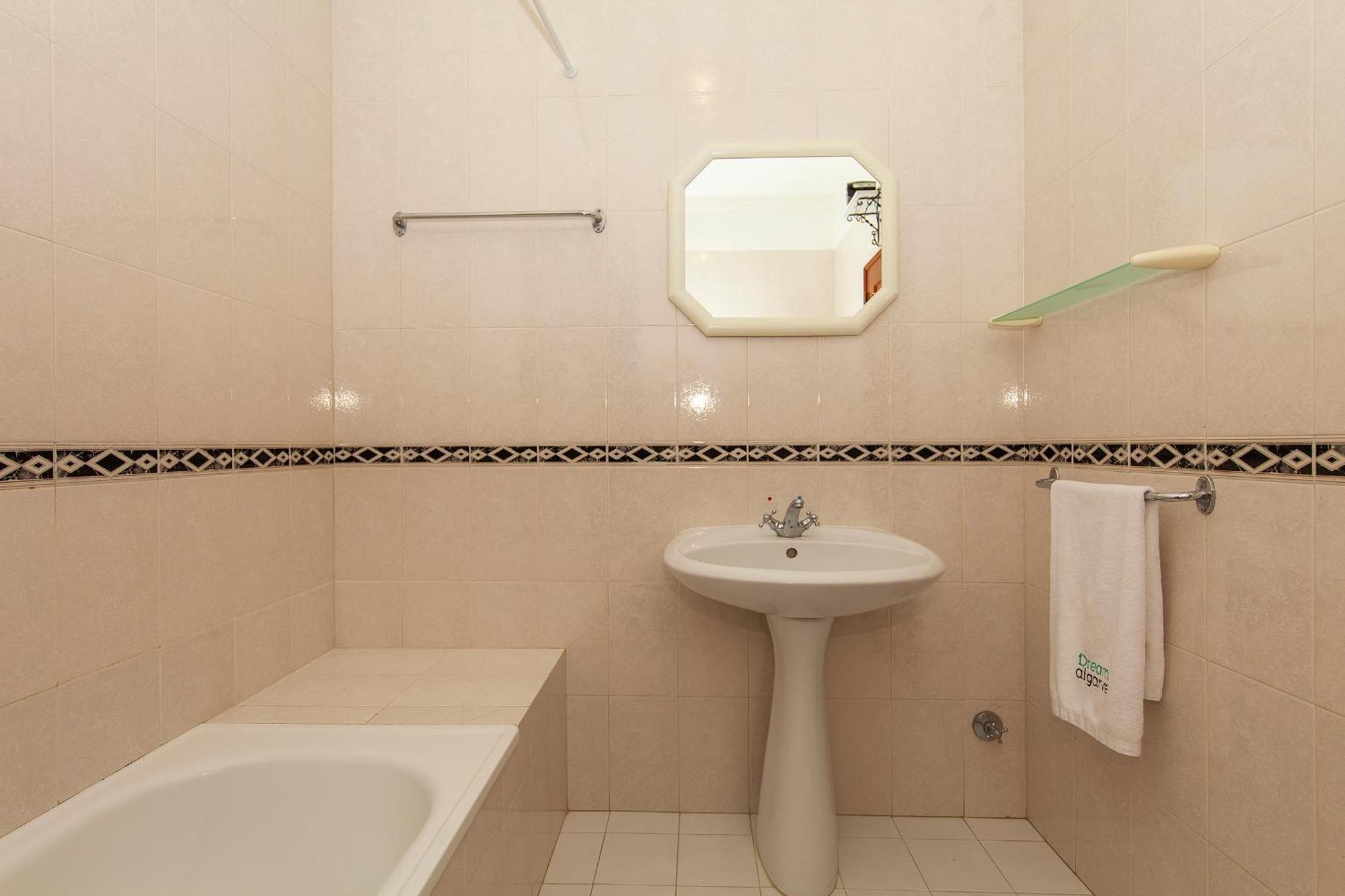 A10 - Silence Ground-Floor And Pool Apartment Lagos Exterior photo